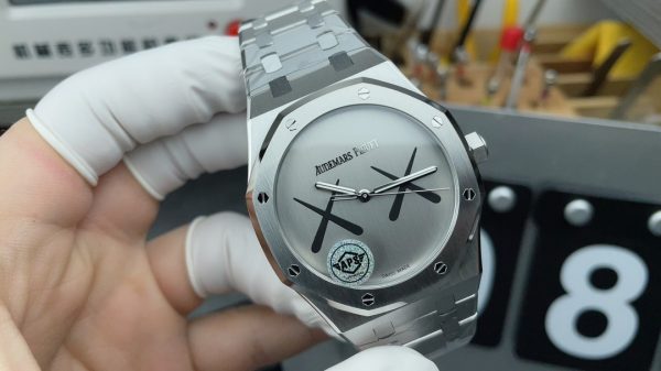 APS Factory Audemars Piguet Royal Oak 15500 Kaws Customized Limited Edition