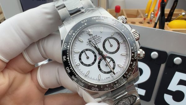 Clean Factory New 4131 Rolex Cosmograph Daytona M126500LN-0001